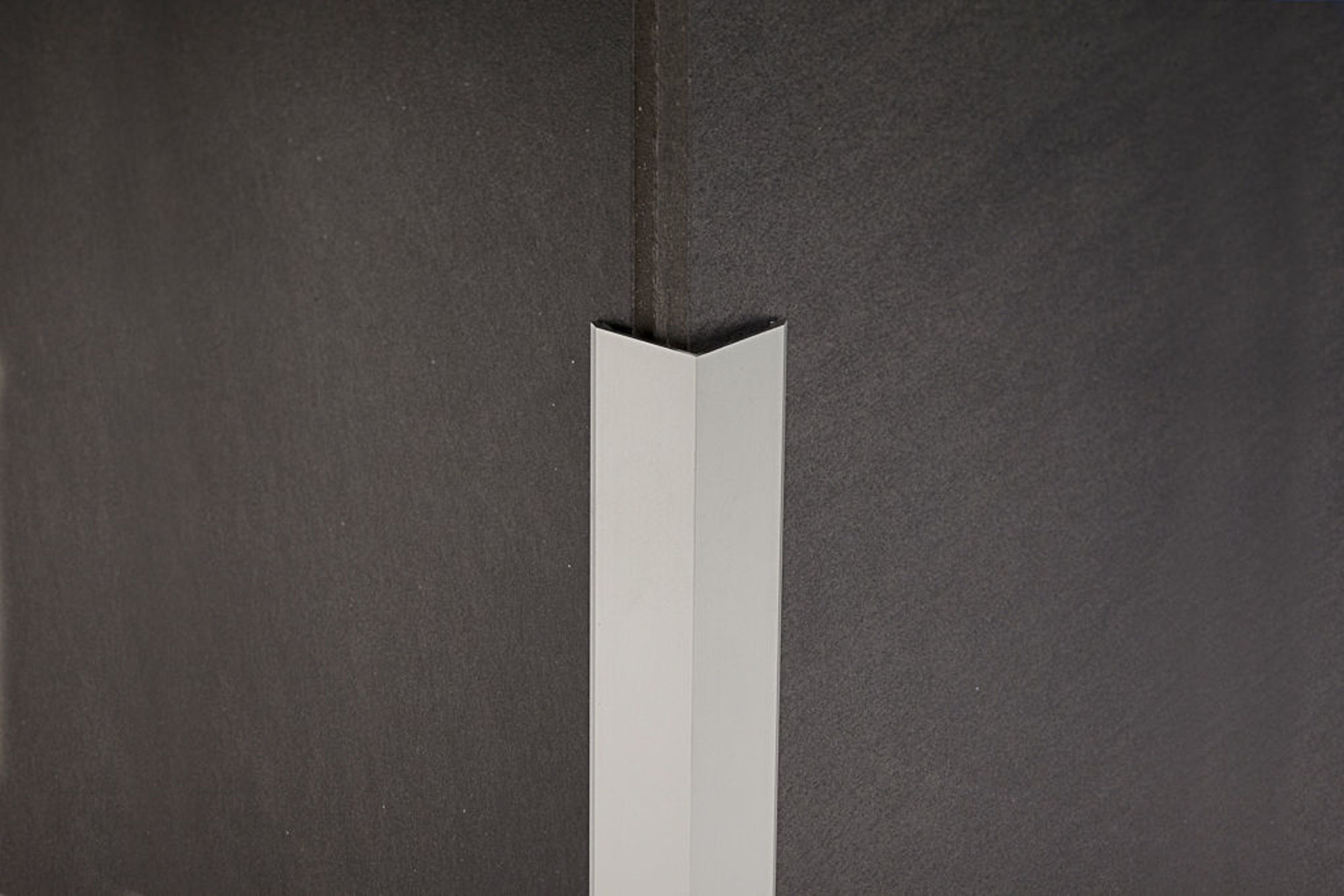 Bilde av HJØRNELIST UTENPÅLIGGENDE 277/SF20 ALUMINIUM SØLV 20MMX20MMX300CM, PROFILPAS