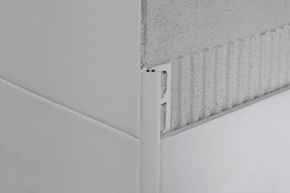 Bilde av HJØRNELIST RE/6 PVC HVIT 6MMX270CM, PROFILPAS