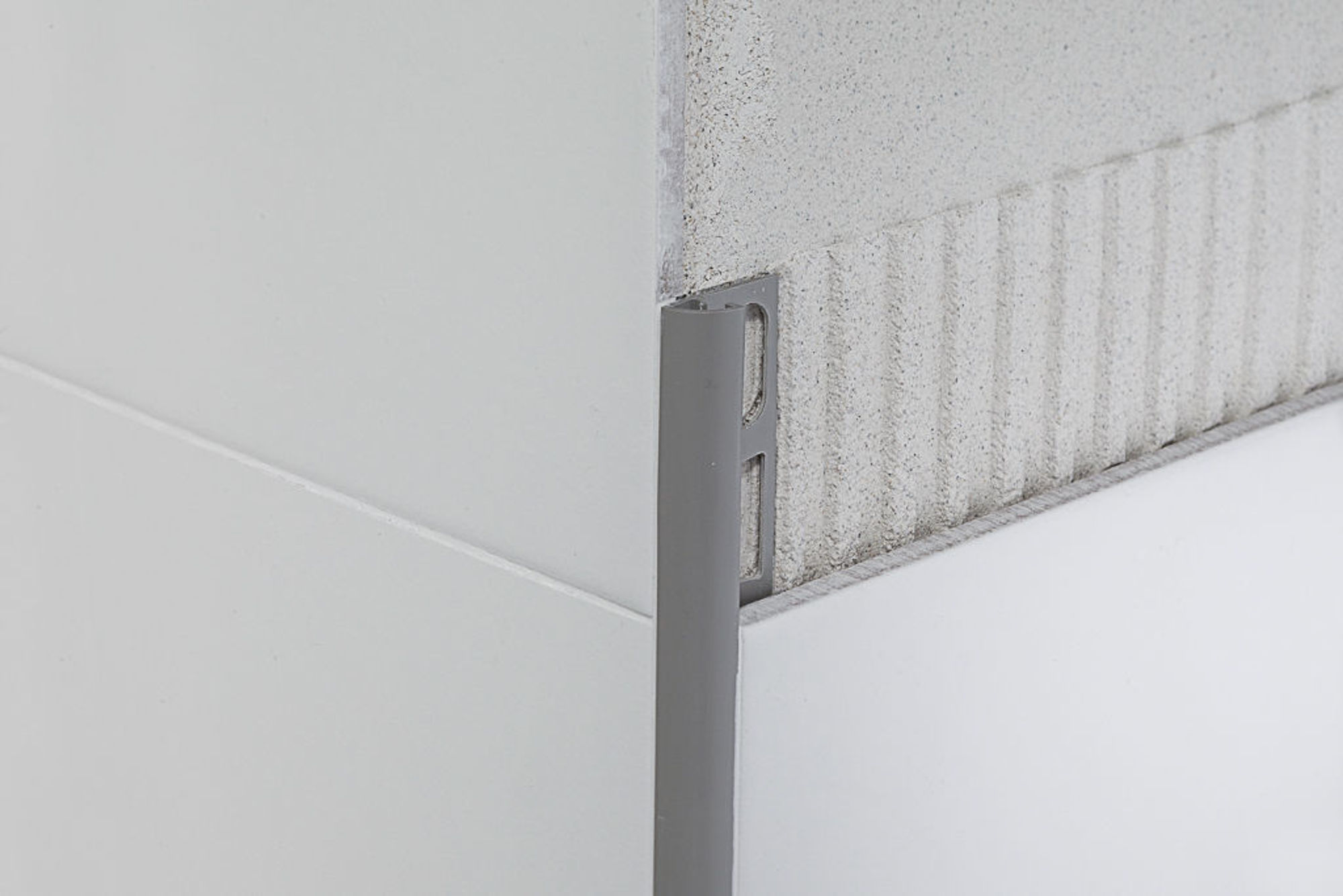 Bilde av HJØRNELIST RE/6 PVC LYS GRÅ 6MMX270CM, PROFILPAS