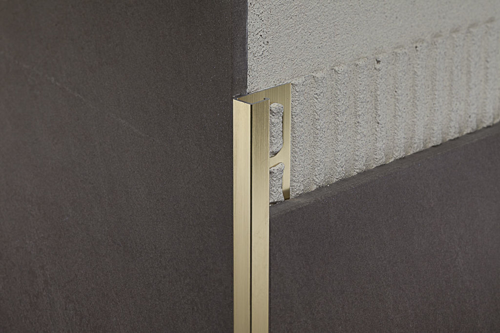 Bilde av HJØRNELIST FIRKANT ZQBSN/10 ALUMINIUM SATIN GULL 10MMX270CM, PROFILPAS
