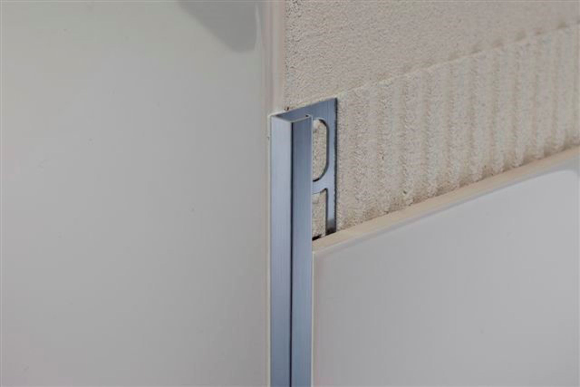 Bilde av HJØRNELIST FIRKANT ZQTMN/10 ALUMINIUM TITANIUM SATIN 10MMX270CM, PROFILPAS