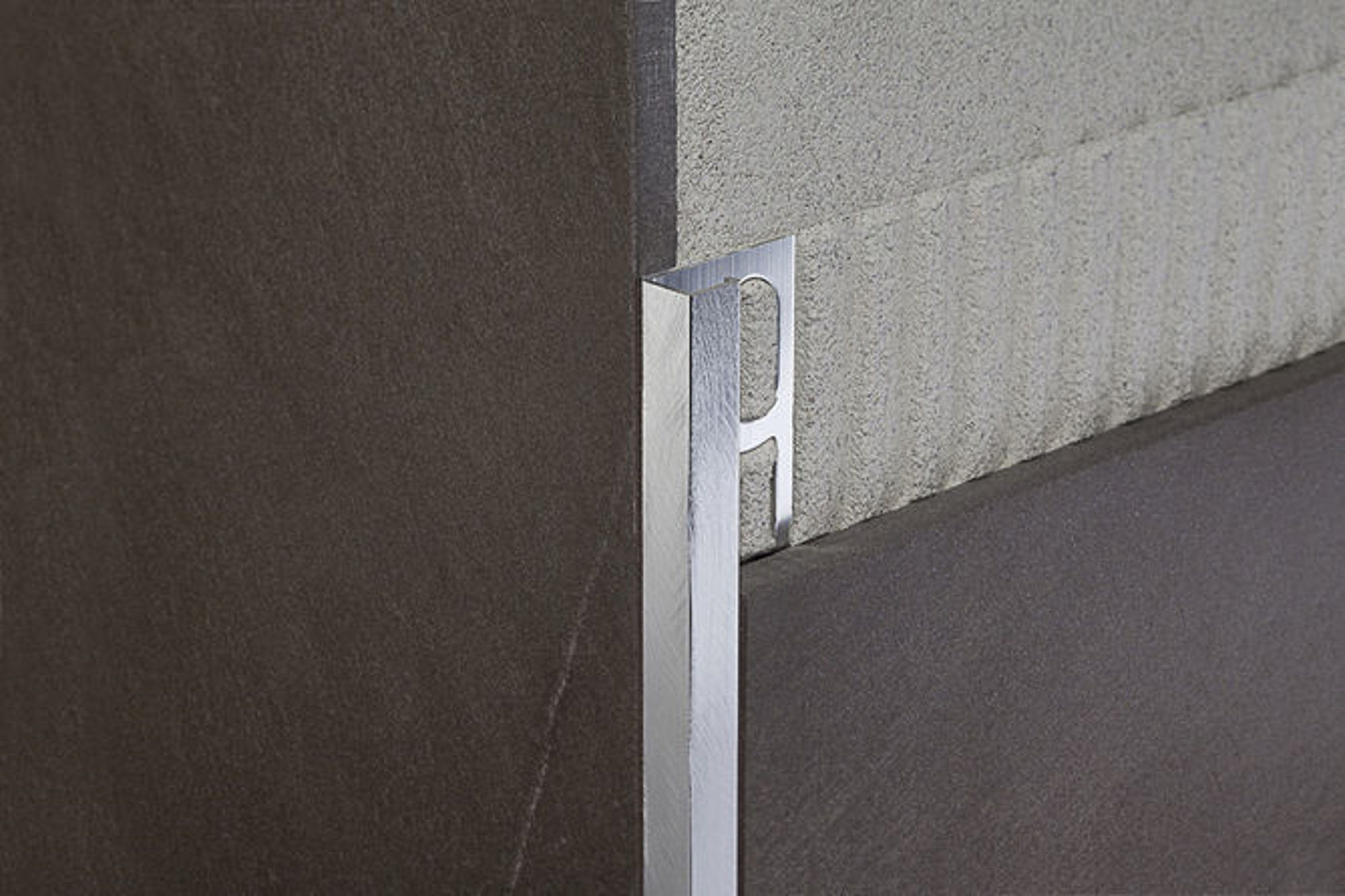Bilde av HJØRNELIST FIRKANT ZQVN/4 ALUMINIUM HVIT RAL 9033 4,5MMX270CM, PROFILPAS