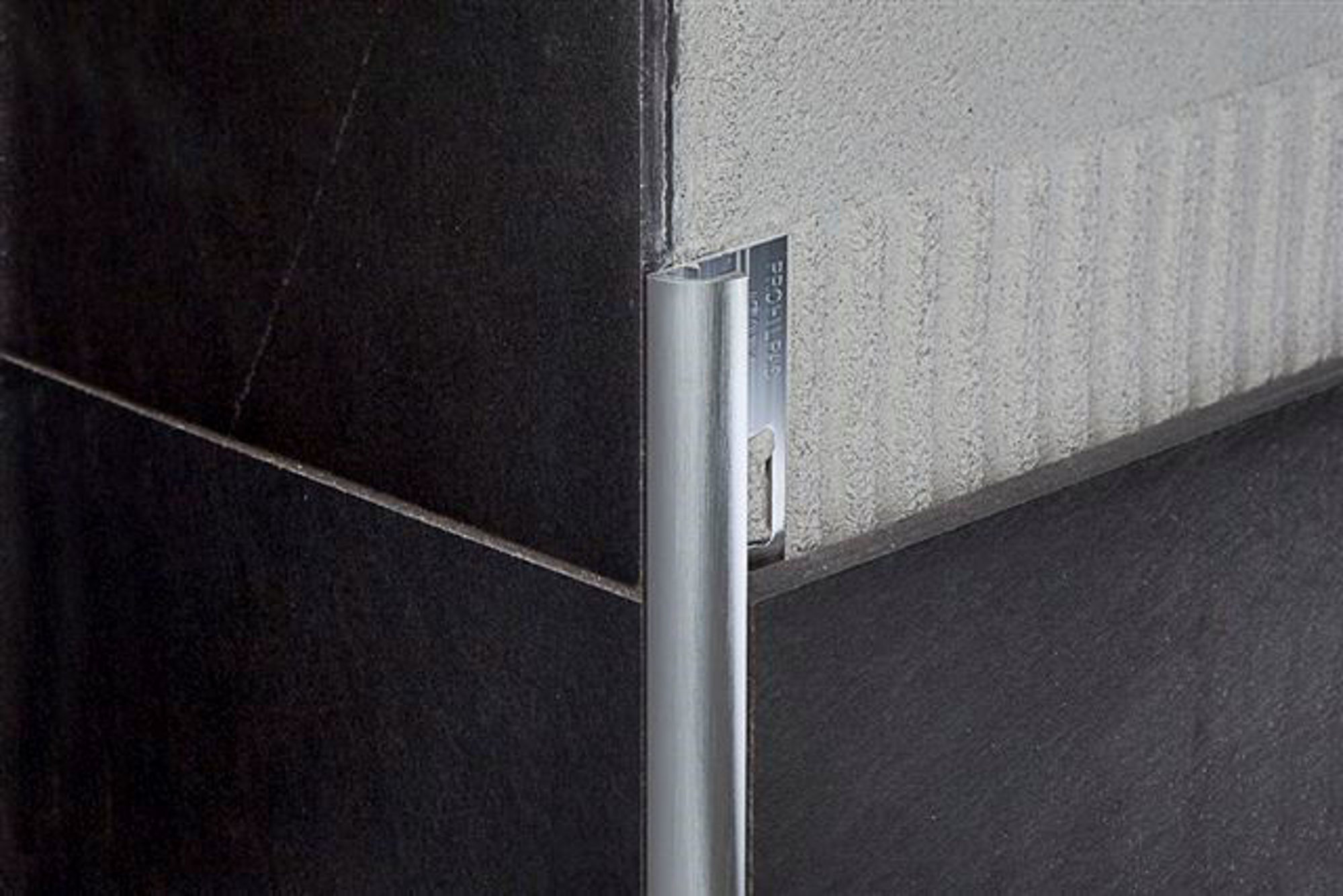 Bilde av HJØRNELIST AVRUNDET RTM/8 ALUMINIUM TITANIUM 8MMX270CM, PROFILPAS