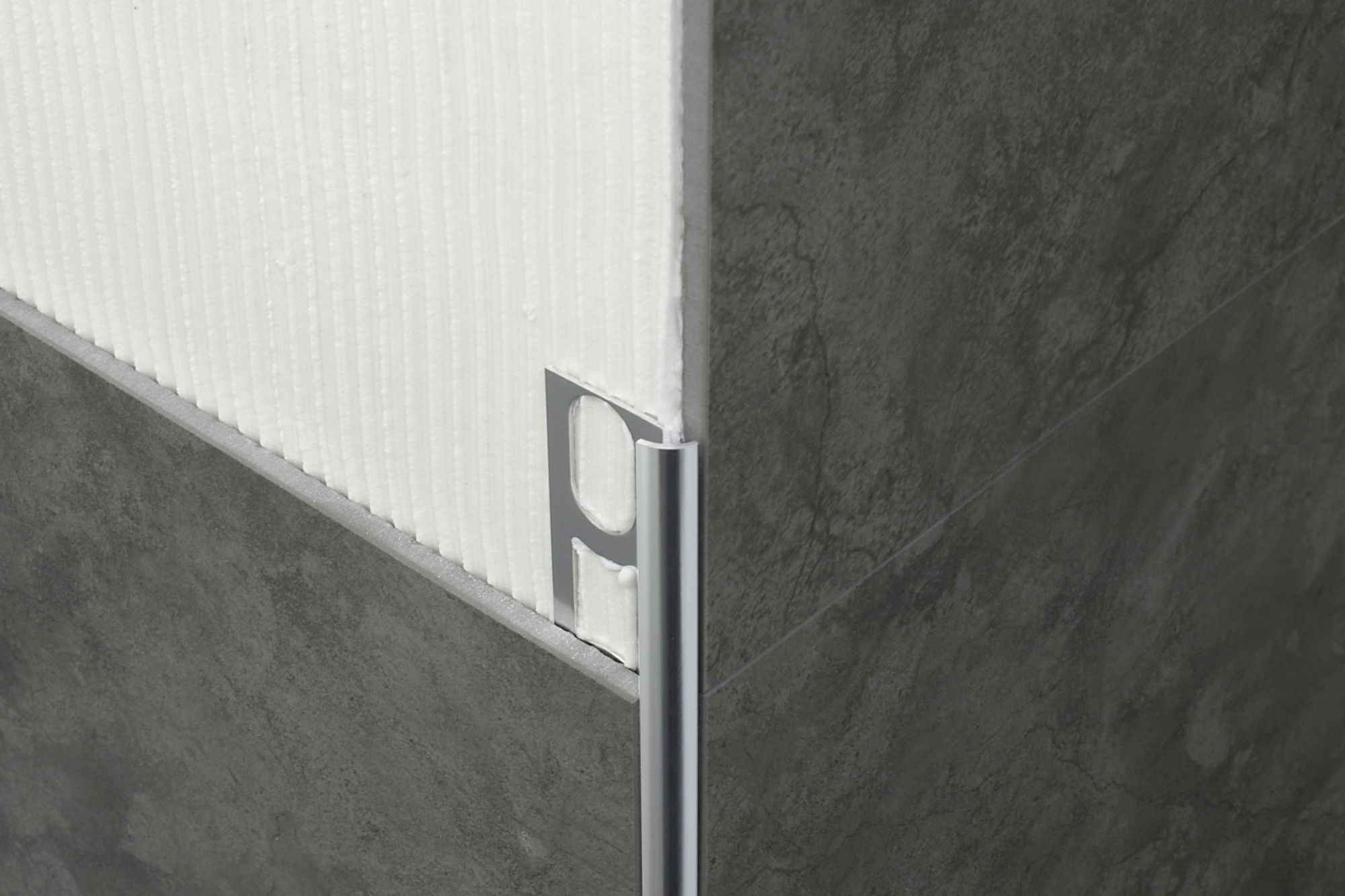 Bilde av HJØRNELIST AVRUNDET LVT RB/4 ALUMINIUM KROM POLERT 4,5MMX270CM, PROFILPAS