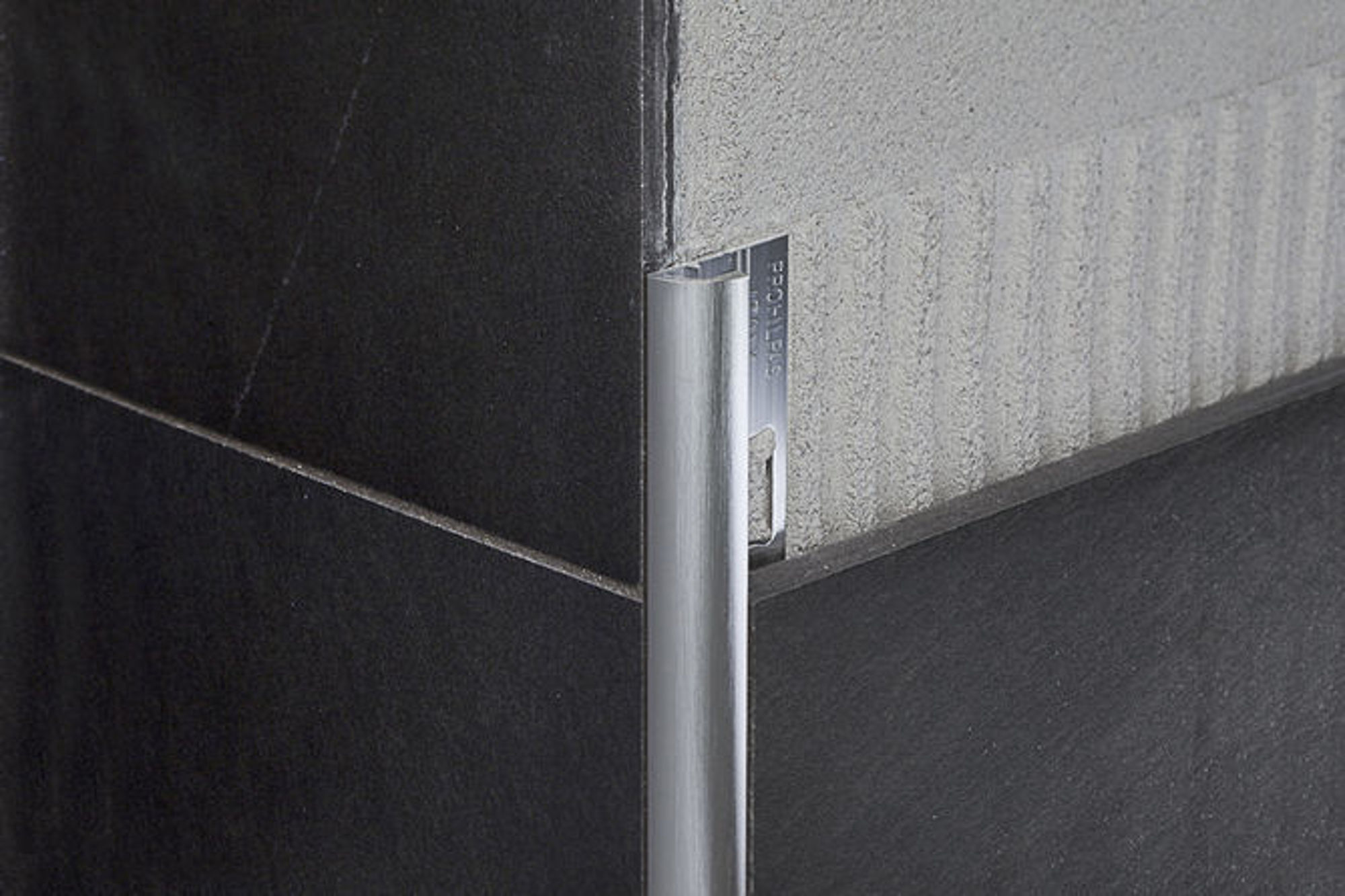 Bilde av HJØRNELIST AVRUNDET RIS/6 RUSTFRI SATIN 6MM270CM, PROFILPAS