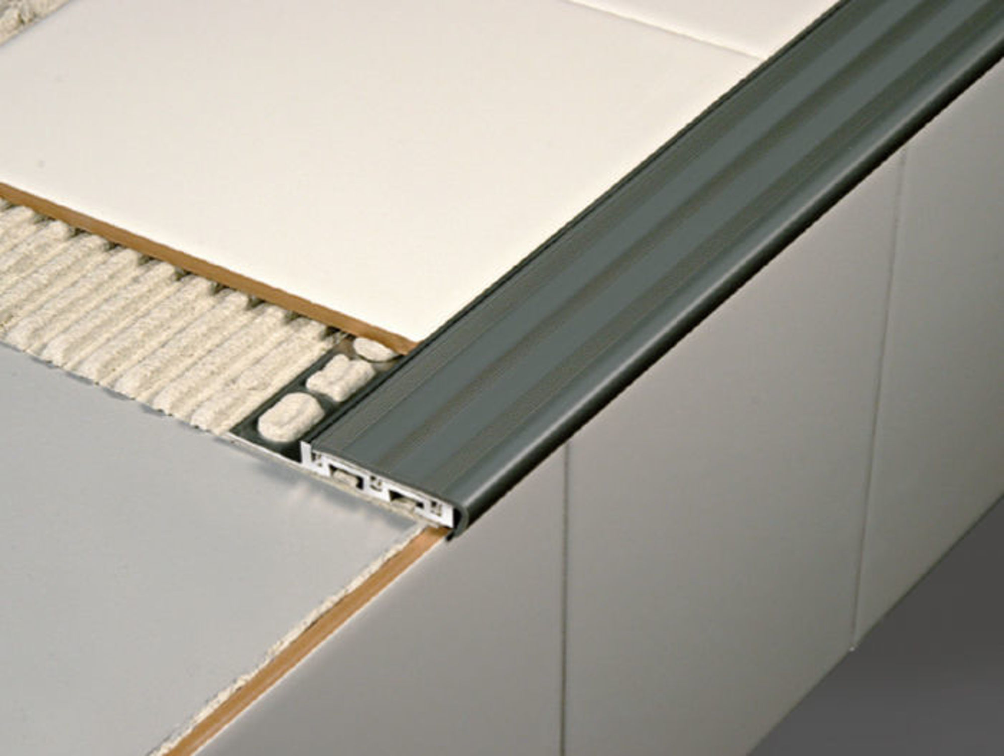 Bilde av TRAPPENESE SB/10 ALUMINIUM + LYS GRÅ GUMMI 10MMX270CM, PROFILPAS