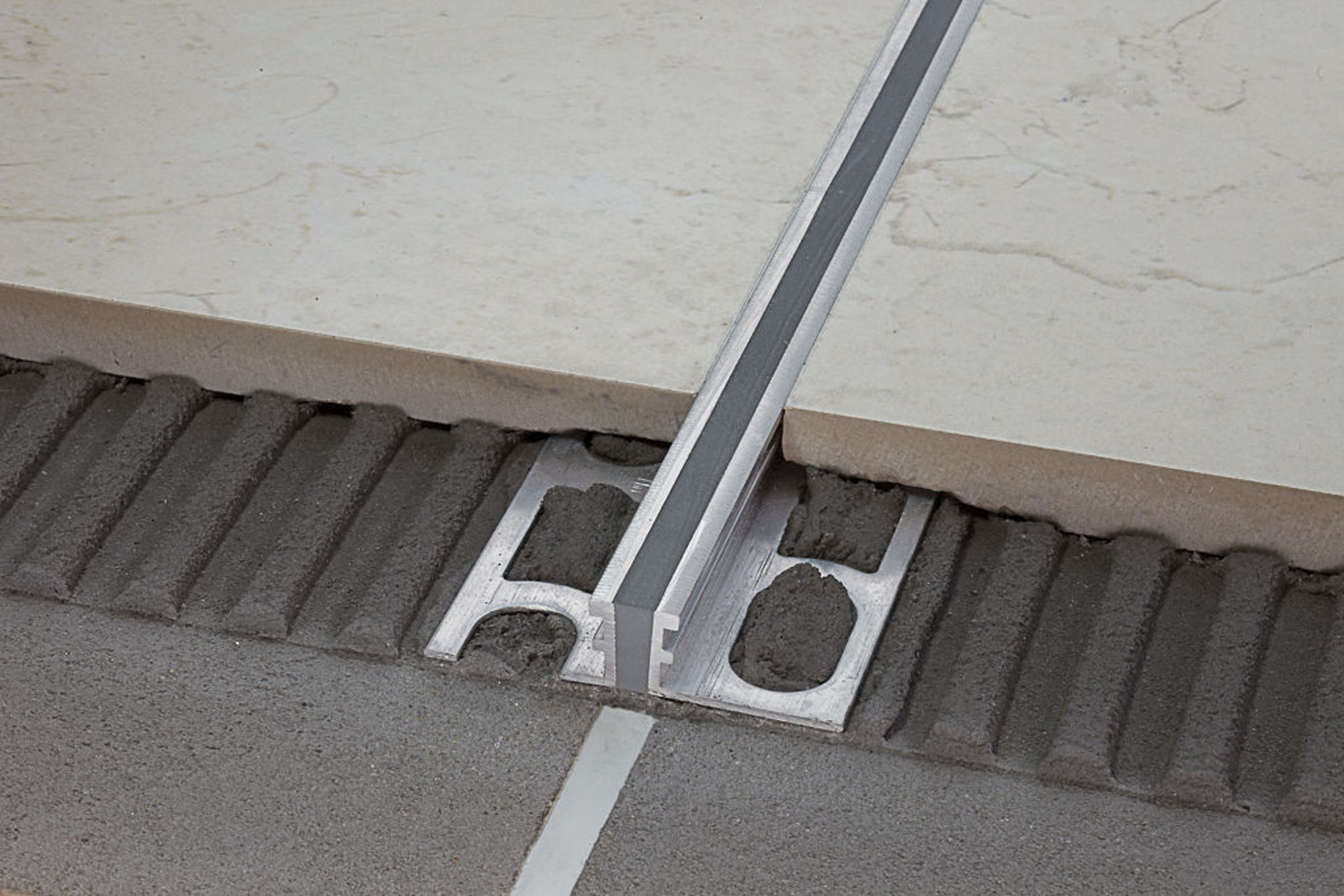 Bilde av EKSPANSJONSLIST NTA/10 ALUMINIUM + EPDM GRÅ 10MMX270CM, PROFILPAS