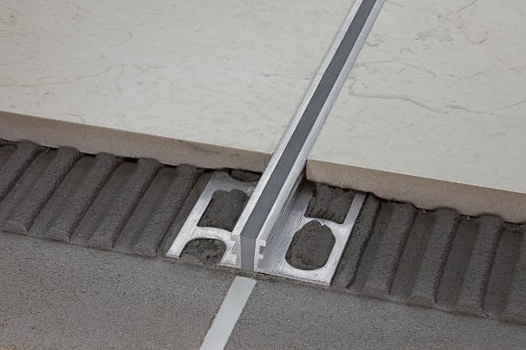Bilde av EKSPANSJONSLIST NTA/12 ALUMINIUM + EPDM GRÅ 12,5MMX270CM, PROFILPAS