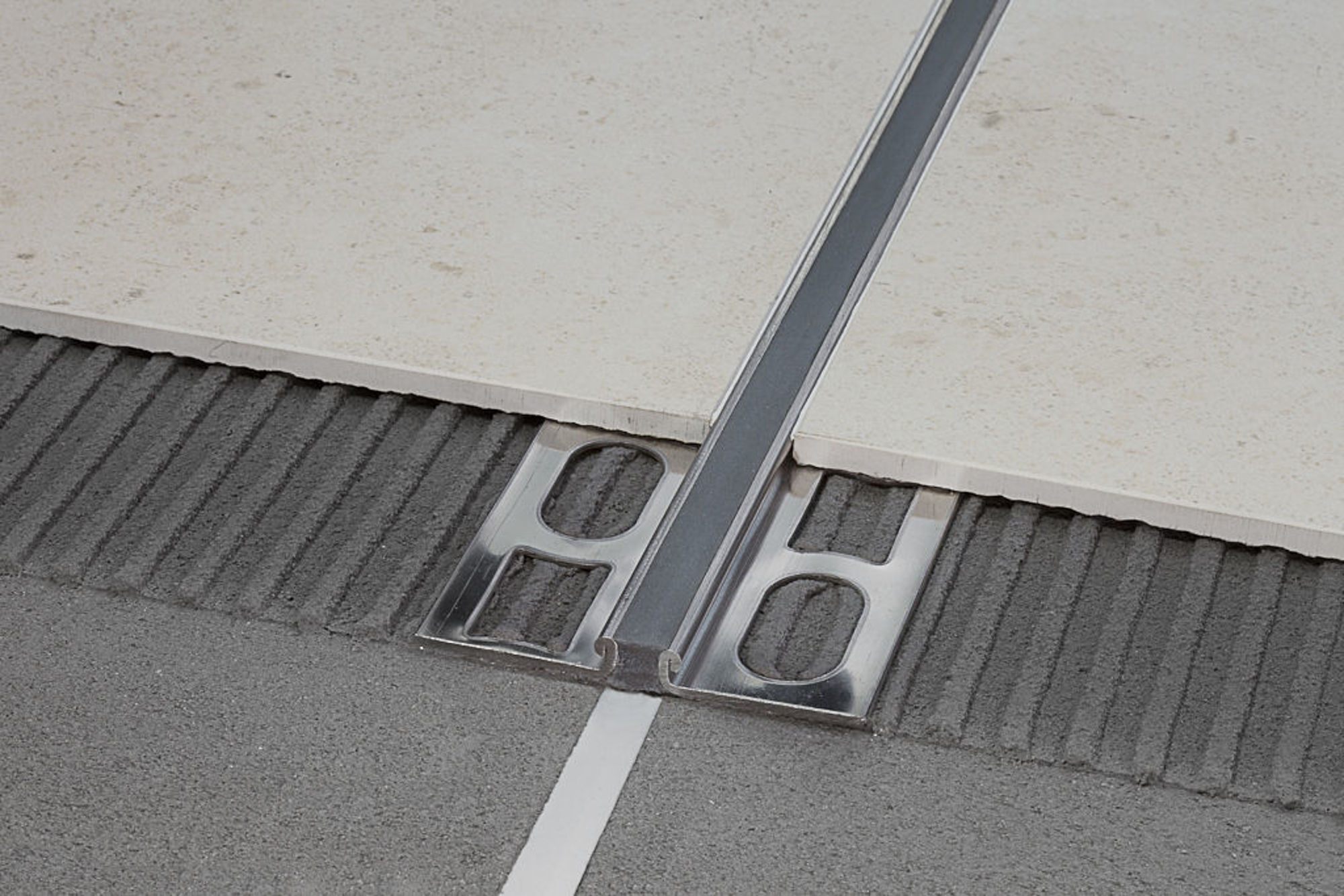 Bilde av EKSPANSJONSLIST NTI/8 RUSTFRITT STÅL + EPDM GRÅ 8MMX270CM, PROFILPAS