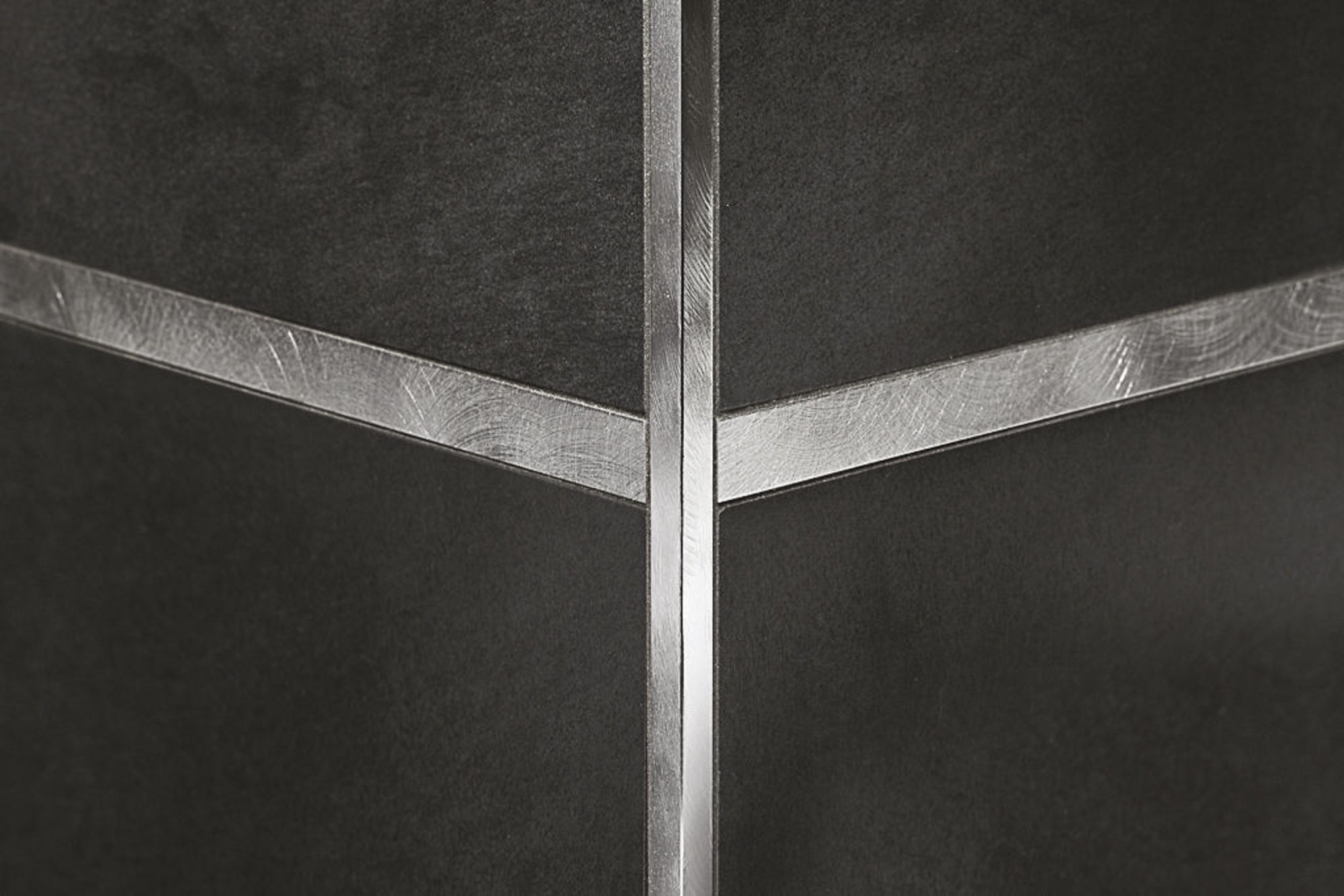 Bilde av HJØRNELIST FIRKANT ZQAGN/8 ALUMINIUM SCRATCHED 8MMX270CM, PROFILPAS