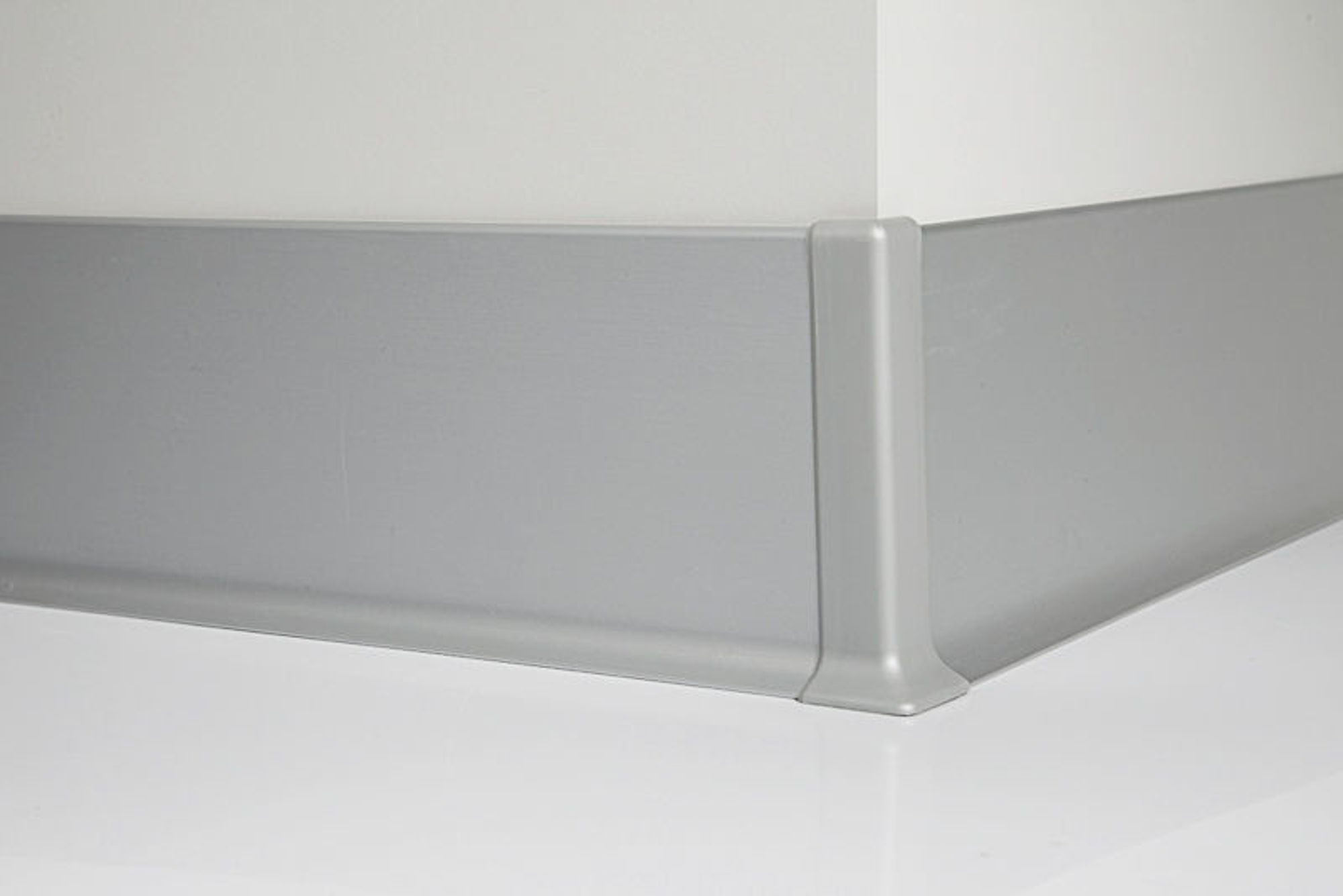 Bilde av Utv.hjørne til sokkellist aluminium titanium bright satin 60mm90/6TM SF, Profilpas