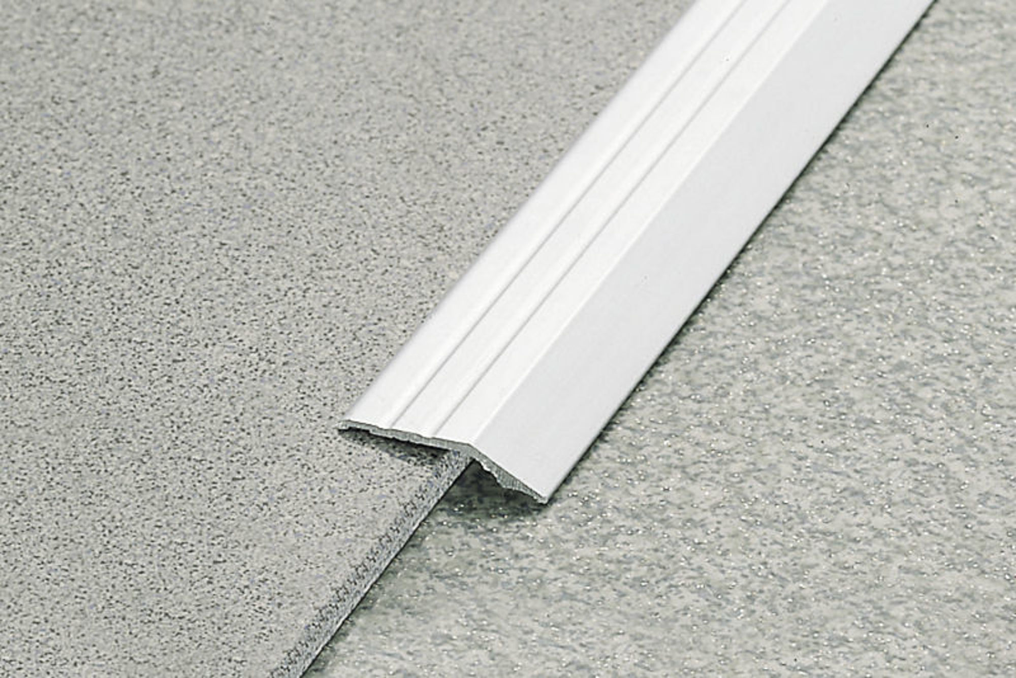 Bilde av OVERGANGLIST 6/F ALUMINIUM SØLV 29MMX270CM, PROFILPAS