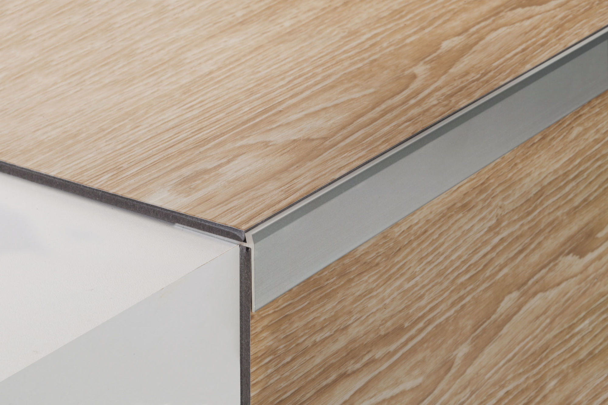 Bilde av HJØRNELIST LVT 75/F/3 ALUMINIUM SØLV ELOKSERT 35MMX30MMX340CM, PROFILPAS
