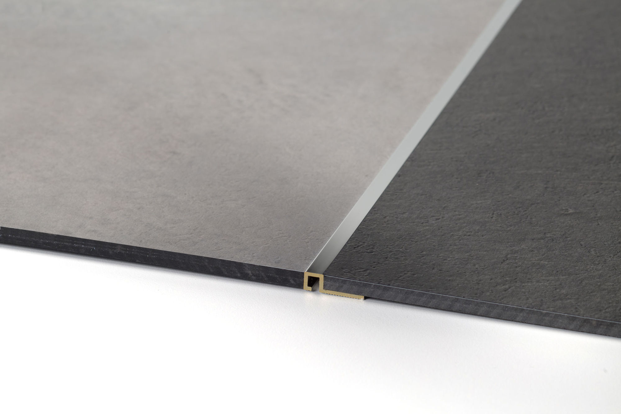 Bilde av HJØRNELIST FIRKANT ZQAN/4 ALUMINIUM TITANIUM 4,5MMX270CM, PROFILPAS