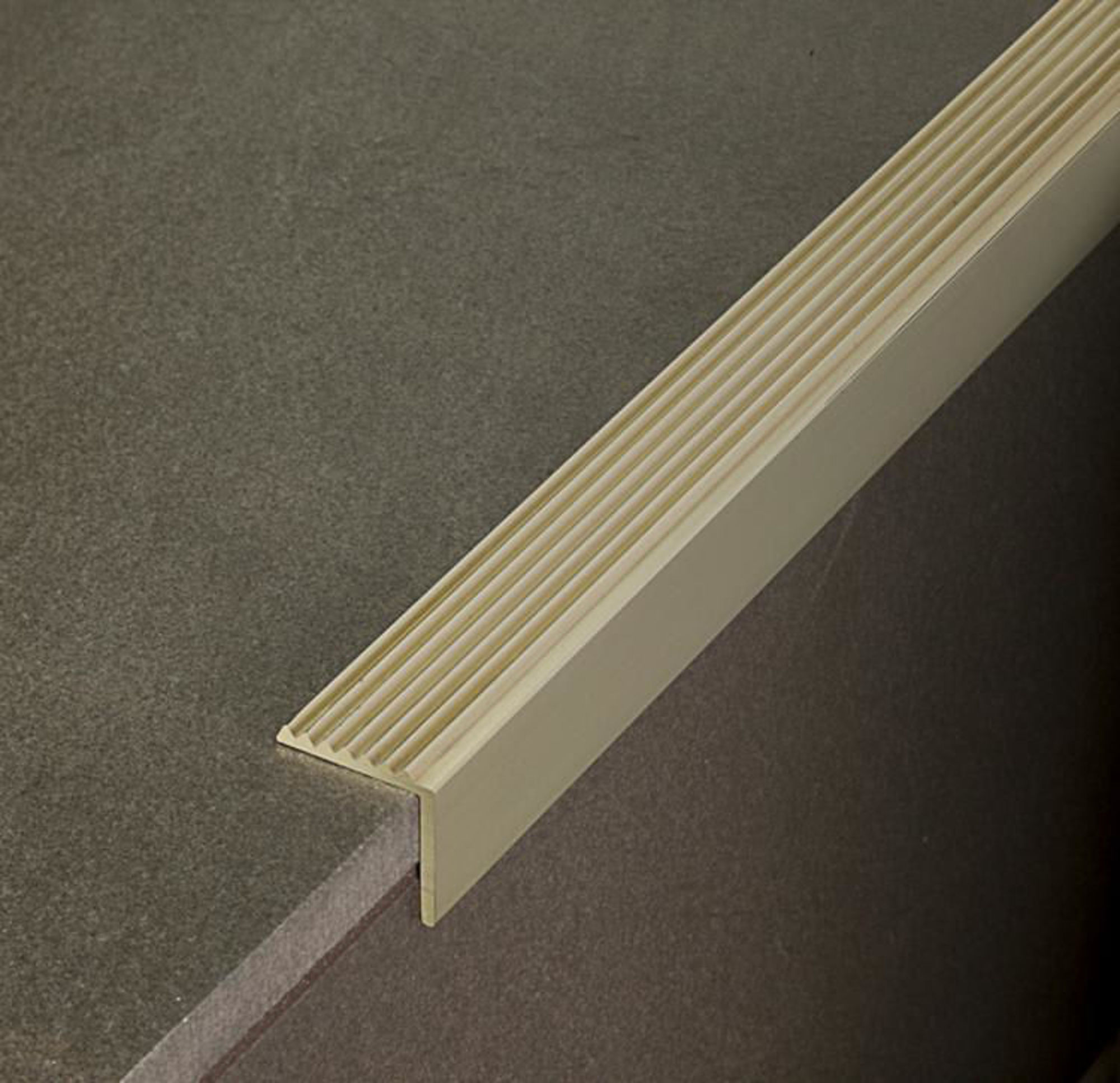 Bilde av TRAPPENESE 373/F MESSING POLERT 30MMX30MMX340CM, PROFILPAS