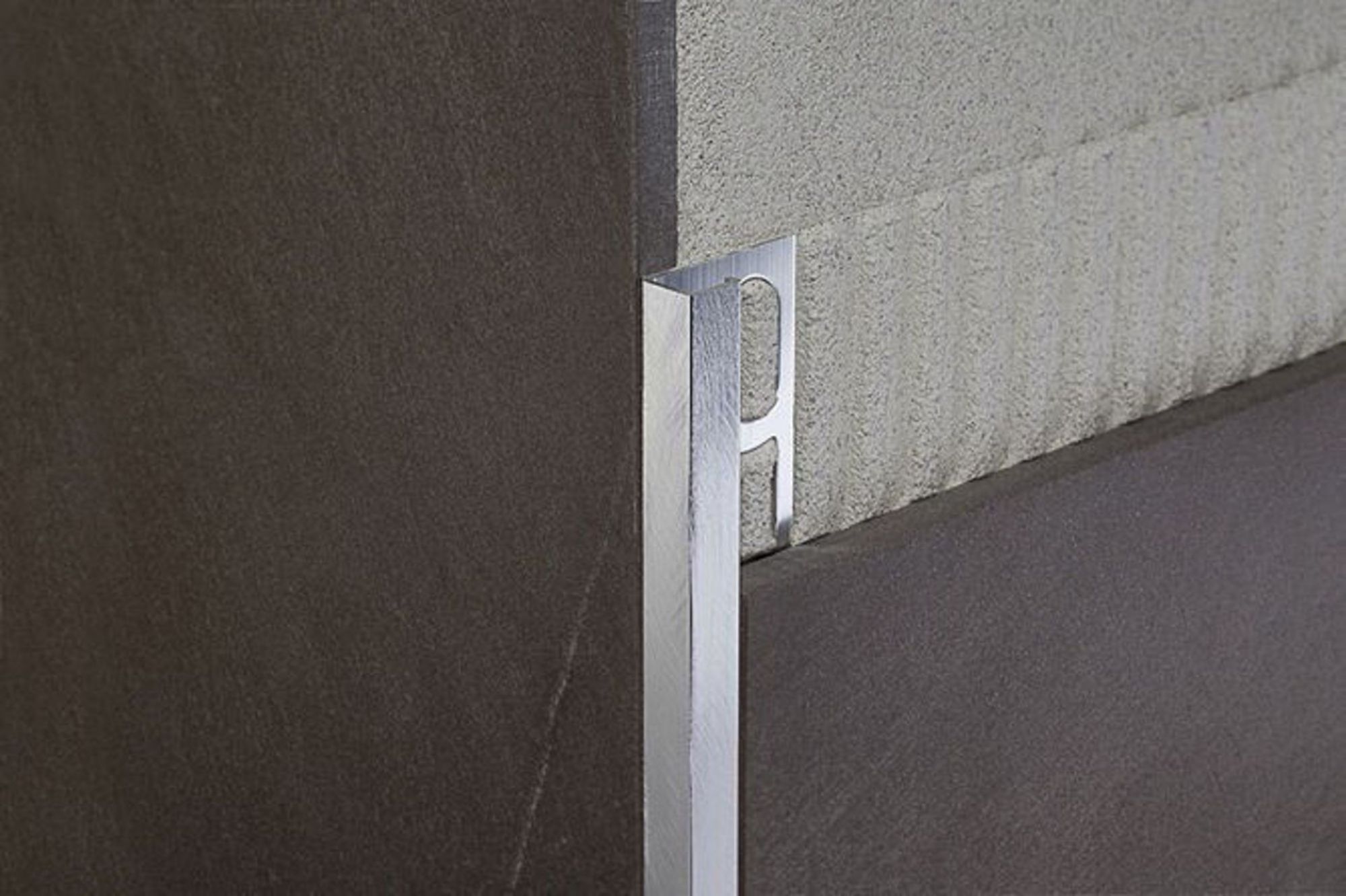 Bilde av HJØRNELIST FIRKANT ZQVN/12 ALUMINIUM HVIT RAL 9033 12,5MMX270CM, PROFILPAS