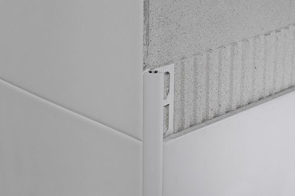 Bilde av HJØRNELIST AVRUNDET RV/8 ALUMINIUM LYS GRÅ RAL 7035 8MMX270CM, PROFILPAS