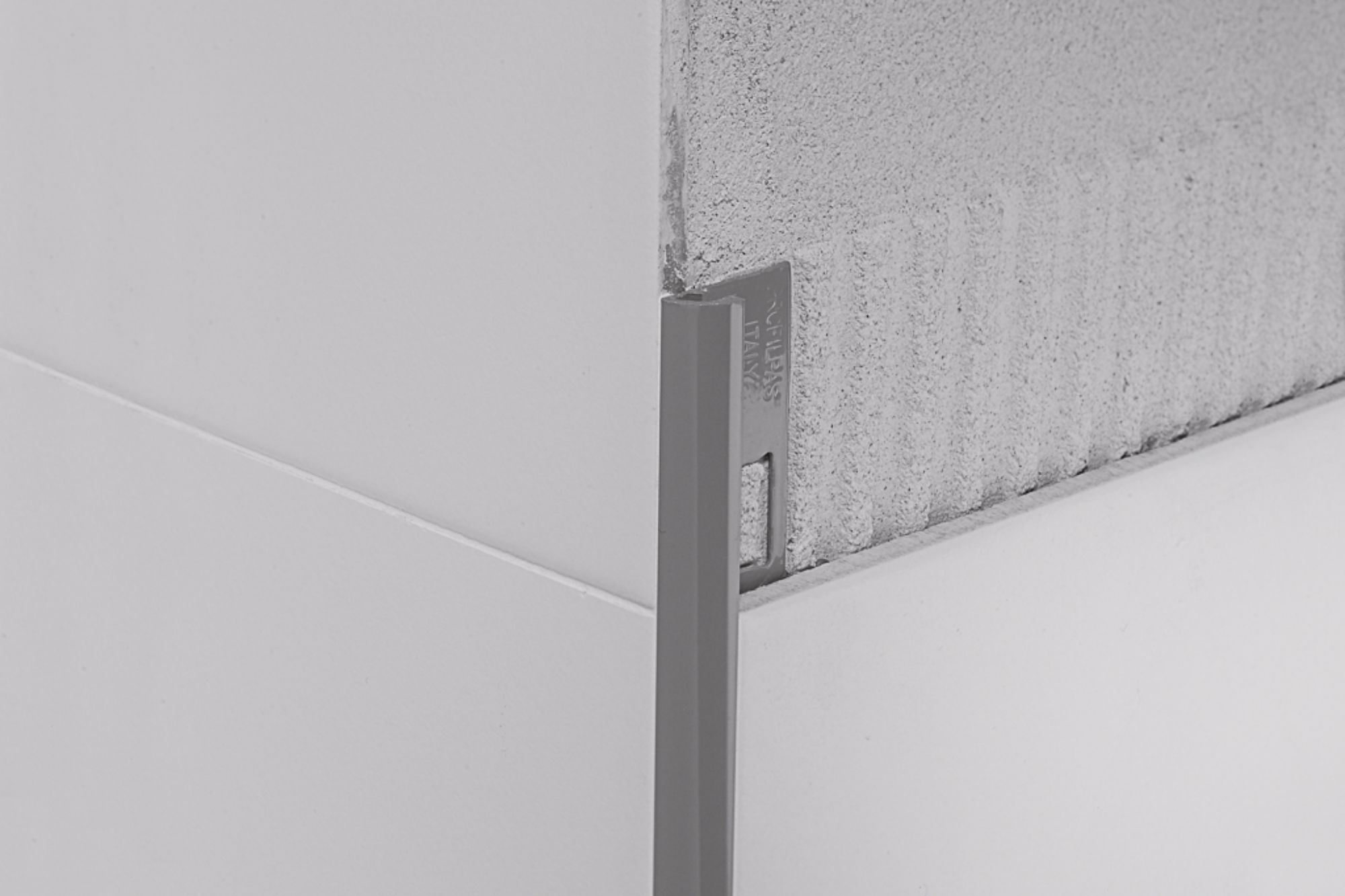 Bilde av HJØRNELIST AVRUNDET RV/8 ALUMINIUM STEINGRÅ RAL 7030 8MMX270CM, PROFILPAS