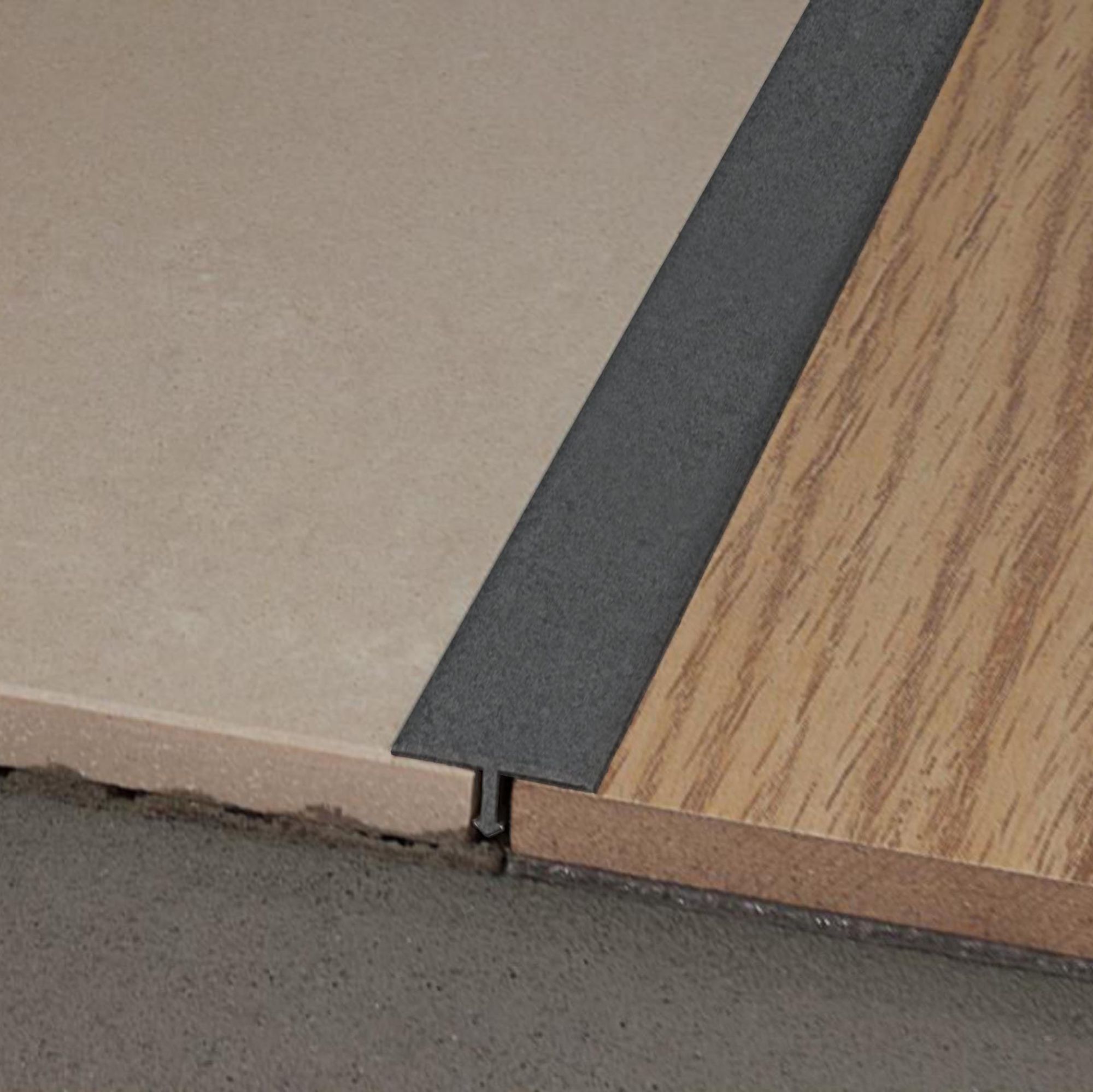 Bilde av OVERGANG T-LIST 99/T/14 ALUMINIUM ANTRASITT RAL 7016 14MMX270CM, PROFILPAS